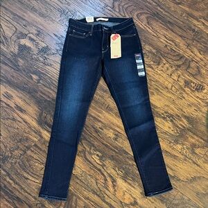 Levi’s woman’s 711 skinny jeans dark blue size 2 short W 26 L 28 New With Tags